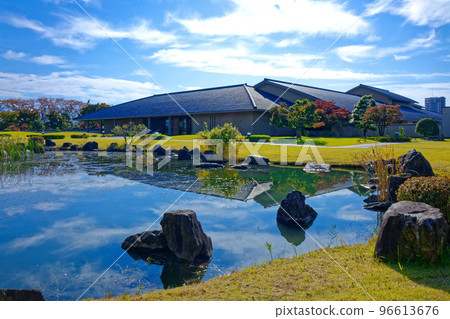 Toyama Suiboku Art Museum The scenery reflected on the surface of the lake 96613676