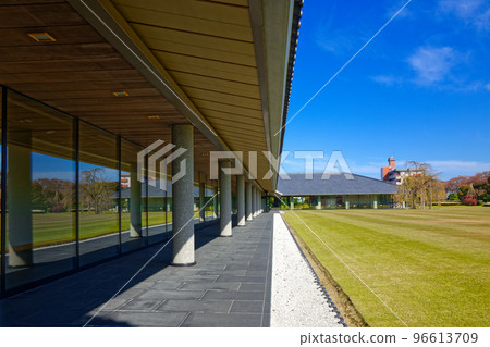 Toyama Suiboku Art Museum: The scenery reflected in the window glass and the green of the lawn Toyama Suiboku Art Museum: The scenery reflected in the window glass and the green of the lawn 96613709