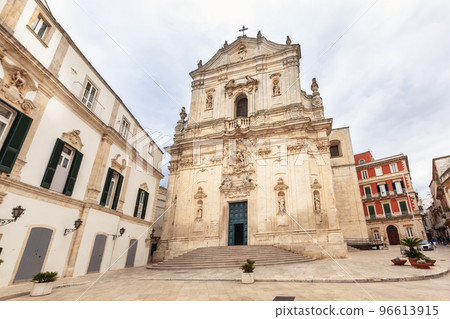 View of the Basilica of San Martino in Baroque architecture in Piazza Plebiscito, Martina Franca. 96613915