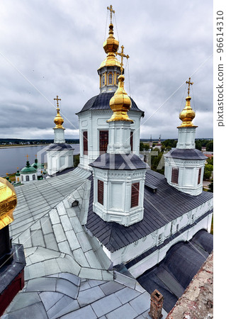 Eastern orthodox crosses on gold domes, cupolas, against blue sky with clouds Eastern orthodox crosses on gold domes, cupolas, against blue sky with clouds 96614310