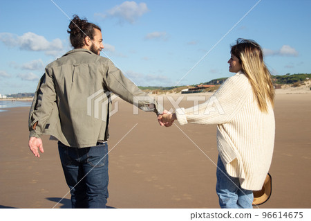 Back view of Caucasian couple on summer vacation 96614675