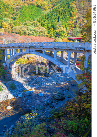 Watarase Bridge, Watarase River, Nikko Ashio, Autumn scenery Watarase Bridge, Watarase River, Nikko Ashio, Autumn scenery 96614963