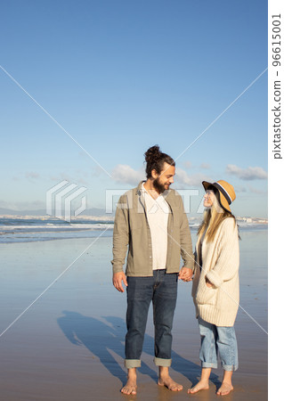 Thrilled couple spending time on beach 96615001