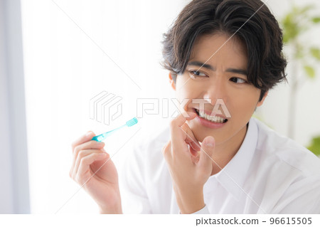 A man brushing his teeth 96615505