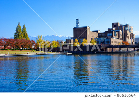 富岩運河環水公園立山山脈 96616564