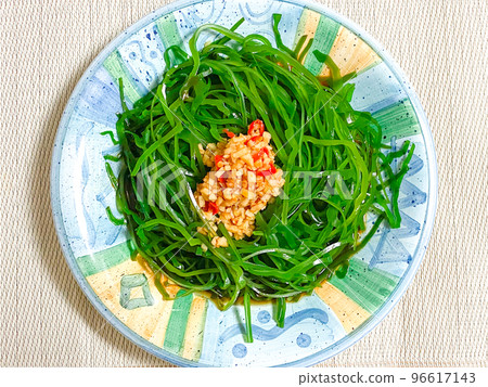 中餐開胃菜，涼洛海藻（海帶配辣味中國醬） 96617143