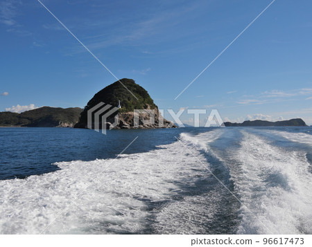 到上關町和岩島的航行和觀光（從船上觀看花栗島和燈塔） 96617473