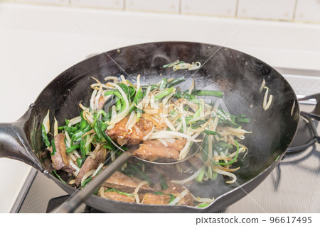 [Completion of stir-fried ravioli] 96617495