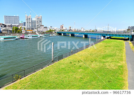 Shin-Imai Bridge / Upstream from Shin-Nakagawa / Looking towards Mizue Ohashi Bridge (Edogawa Ward, Tokyo) [October 2022] 96617736