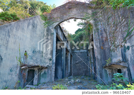 [Okunoshima's Nagaura Poison Gas Storage Facility (Military Facility Ruins)] Tadanoumi-cho, Takehara City, Hiroshima Prefecture 96618407