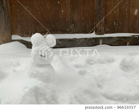 Snowman in a snowy country, cute children's winter play 96619357