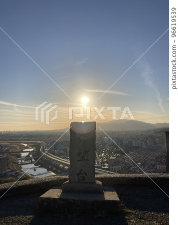 五月山的日落 五月山的日落 96619539