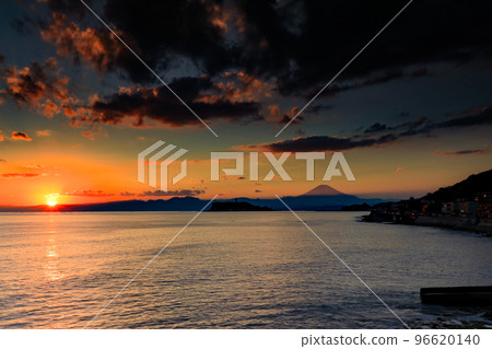 湘南海景,神奈川縣稻村崎海灘的日落 湘南海景,神奈川縣稻村崎海灘的日落 96620140