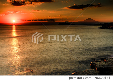 湘南海景,神奈川縣稻村崎海灘的日落 湘南海景,神奈川縣稻村崎海灘的日落 96620141