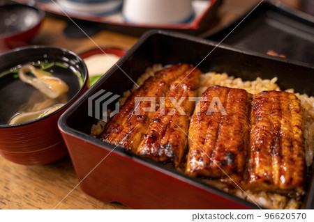 Una heavy that seems to be delicious 96620570