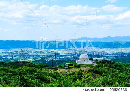 Beautiful and magnificent early summer sky and Aso city scenery "Sensuikyo" Aso City, Japan 96620788