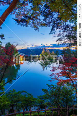 Kenrokuen Kasumigaike Pond and the winter tradition of Yukitsuri at dawn|Kanazawa City, Ishikawa Prefecture Kenrokuen Kasumigaike Pond and the winter tradition of Yukitsuri at dawn|Kanazawa City, Ishikawa Prefecture 96622089
