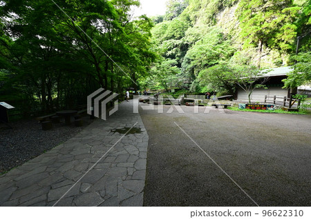 Geometric rock formation in Takachiho Gorge 96622310