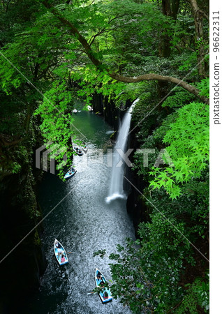 Geometric rock formation in Takachiho Gorge 96622311