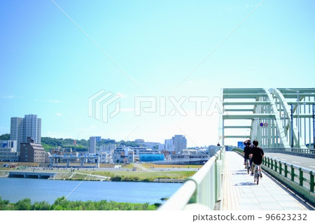 [Komae City/Kawasaki City] A large bridge on the border between prefectures 96623232