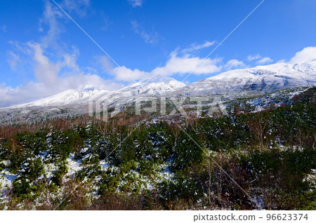 Autumn snow mountain seen from Bogakudai Autumn snow mountain seen from Bogakudai 96623374