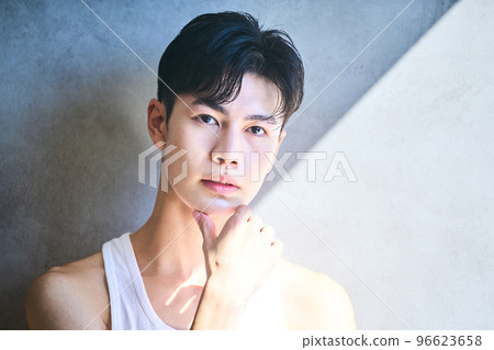 Young lifestyle 96623658