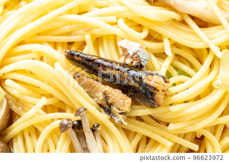 Oil sardine pasta up. Oil sardine pasta up. 96623972