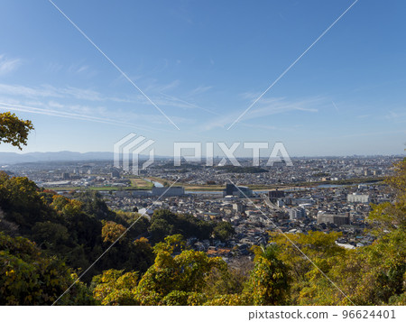 從山頂俯瞰城市 96624401