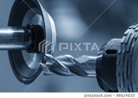 The flat end mill tool regrinding process on regrinding machine. 96624810