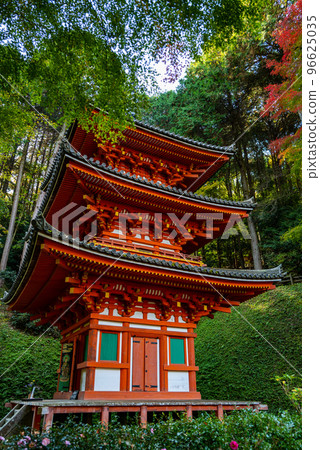Iwafune Temple in autumn Iwafune Temple in autumn 96625035