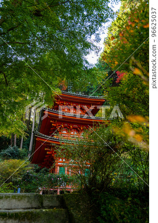 Iwafune Temple in autumn Iwafune Temple in autumn 96625037