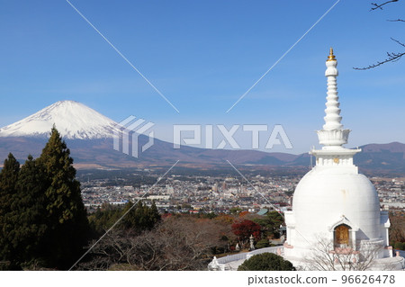 富士山和佛塔 96626478