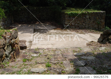 濱田城跡本丸入口樓梯的風景 96626576