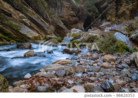 Sakiri Gorge in late autumn [Maji River] 96628353