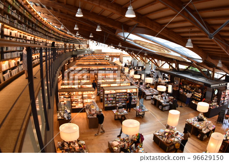 Saga Prefecture Takeo City Library Architecture 96629150