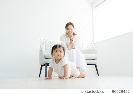 Baby and mother Baby and mother 96629432