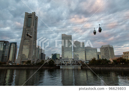 ≪Yokohama≫ Evening view of Minatomirai 96629803