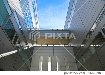 建築物和藍天的圖像 建築物和藍天的圖像 96629989