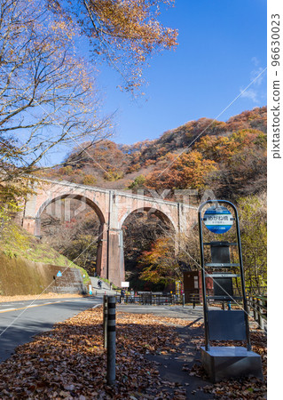 "Gunma Prefecture" Autumn leaves of Megane Bridge (Usui Pass) "Gunma Prefecture" Autumn leaves of Megane Bridge (Usui Pass) 96630023