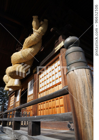 Suwa Taisha Shrine (lower shrine) does not have a main shrine. Instead, in Harumiya, the old Sugi tree is used as a sacred tree. Suwa Taisha Shrine (lower shrine) does not have a main shrine. Instead, in Harumiya, the old Sugi tree is used as a sacred tree. 96632506