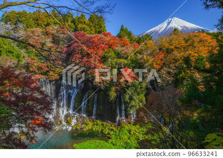 白絲瀑布秋葉和富士山 96633241