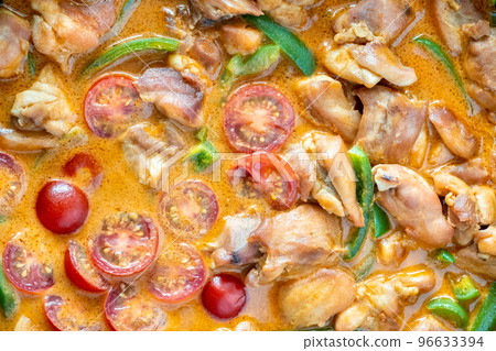 Thai red chicken curry 96633394