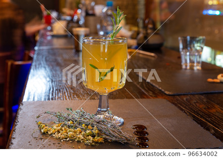 Mulled wine with white honey 96634002