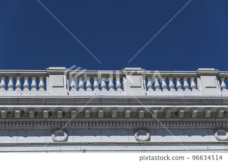 The architecture of buildings windows, stucco molding, and columns on a sunny day in the USA 96634514