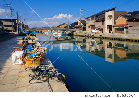 木製中新橋和漁船 River Station Shinminato 96636564