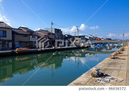 木製中新橋和漁船 River Station Shinminato 96636572