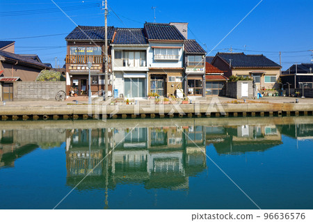 The townscape around the river station Shinminato and the scenery reflected on the surface of the water The townscape around the river station Shinminato and the scenery reflected on the surface of the water 96636576