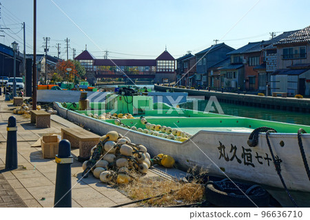 沿河漁船和東橋紅橋河站新湊 96636710