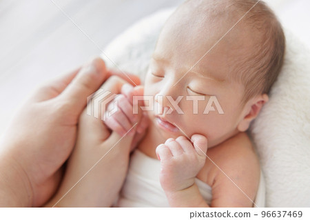 睡覺的寶貝 96637469