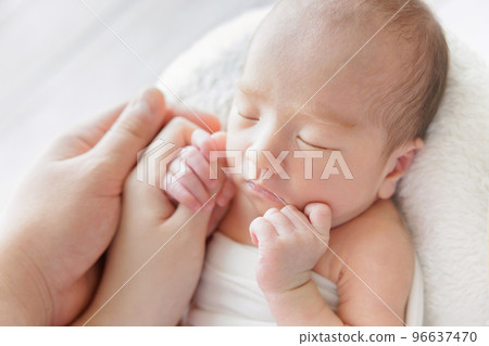 睡覺的寶貝 96637470